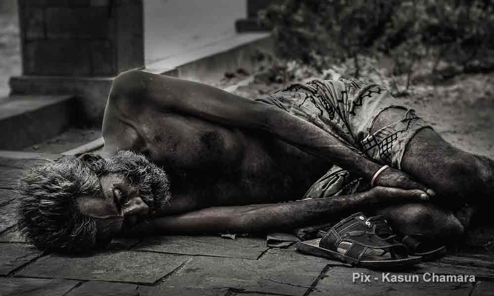 ছবি তুলে কেউ দেউলিয়া হয় না!