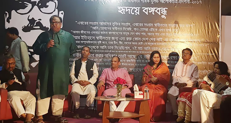 রাজশাহীতে বঙ্গবন্ধু'র দুর্লভ ছবি নিয়ে প্রদর্শনী