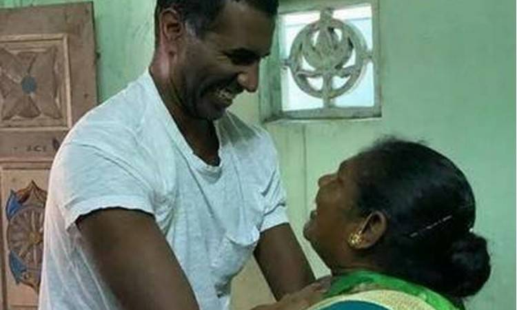  ১টি ছবি দিয়ে ৪১ বছর পর মা’কে ফিরে পেল ছেলে !