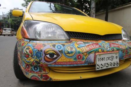 রিকশাচিত্র এবার গাড়ির গায়ে