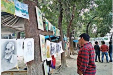 বাবাকে বাচাঁতে শিল্পকর্ম বিক্রি